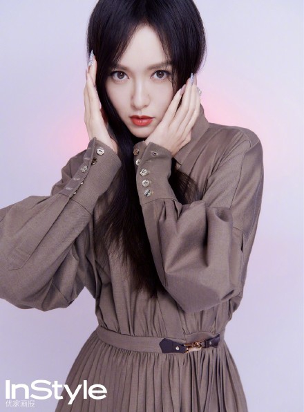 唐嫣黑长直发造型又酷又飒写真