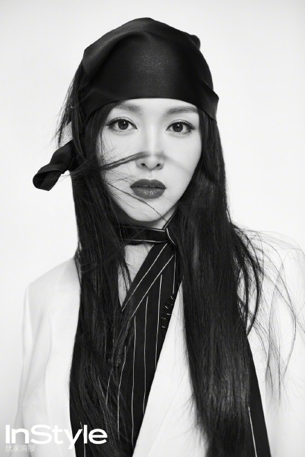 唐嫣黑长直发造型又酷又飒写真