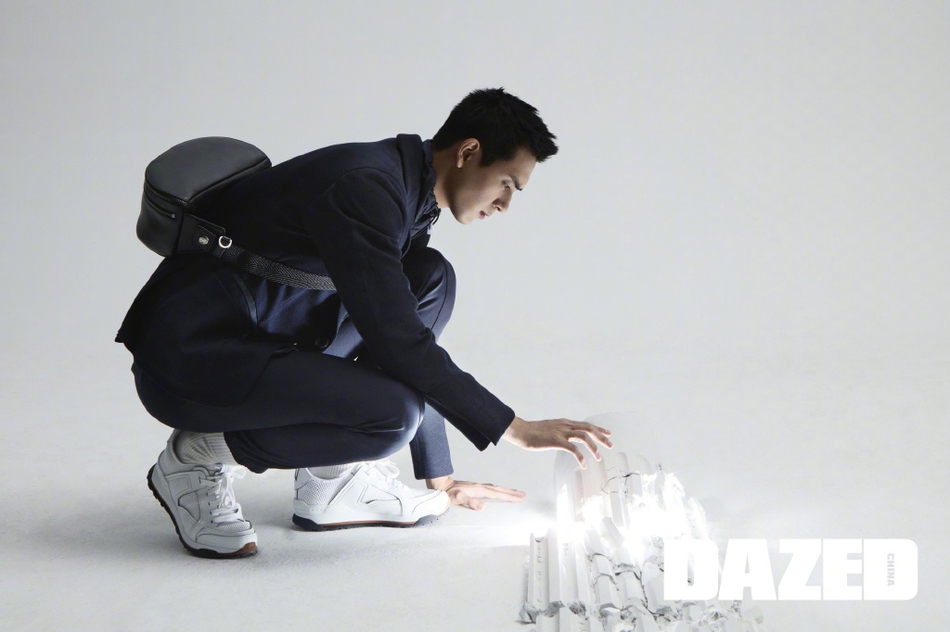 李现随性洒脱化身棒球少年写真