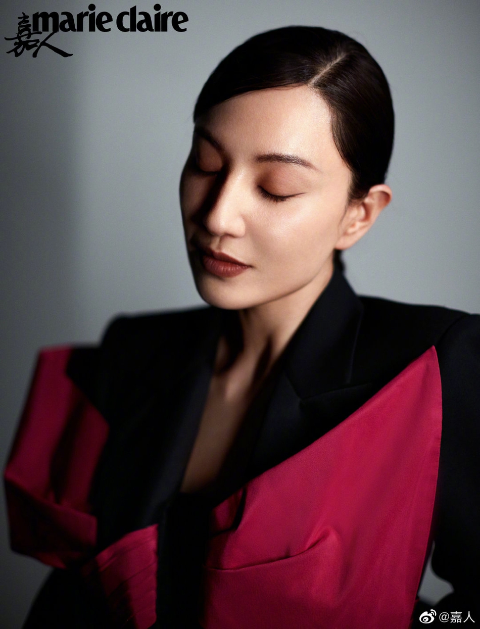 郑希怡凌乱卷发尽显温柔魅力写真