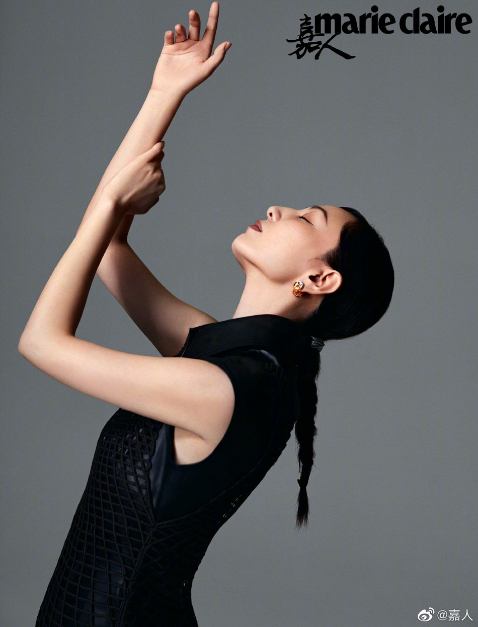 郑希怡凌乱卷发尽显温柔魅力写真