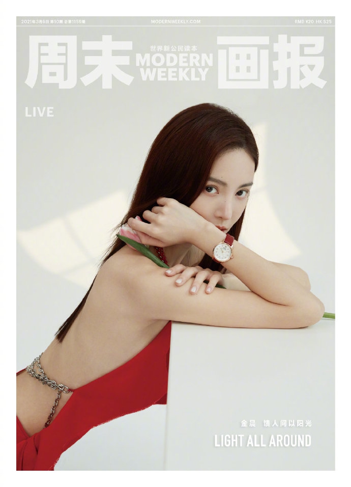 金晨在春日繁花中翩翩起舞写真