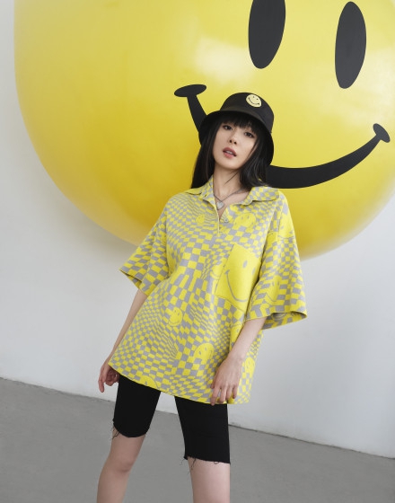 杨幂狗啃刘海发型鬼马减龄写真