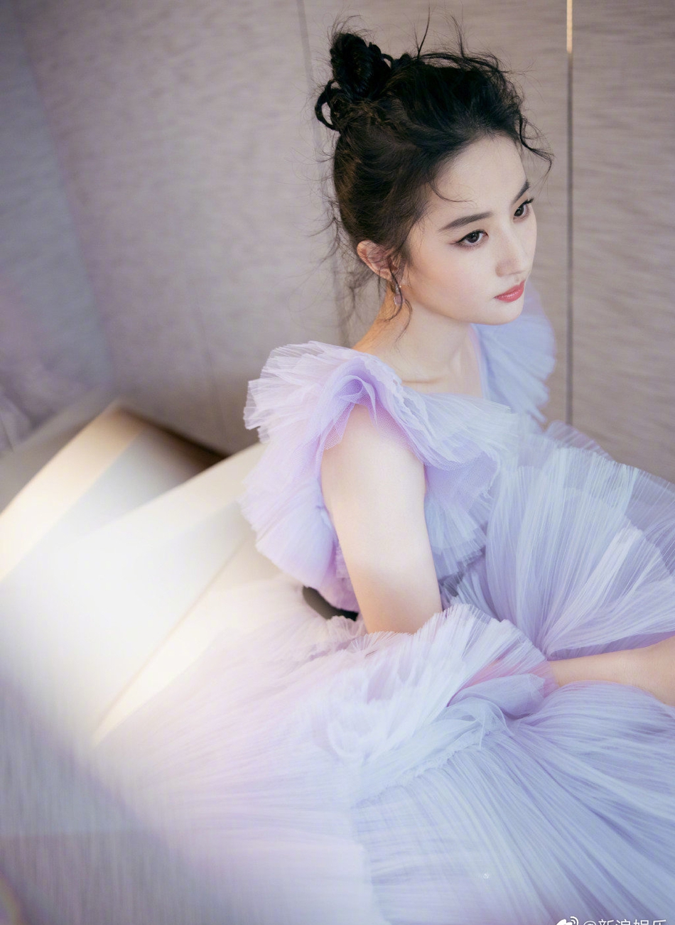 刘亦菲紫樱蛋糕裙浪漫甜美写真