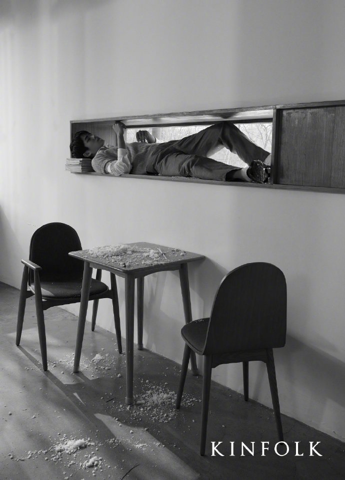 刘昊然简约西装造型清新自然写真