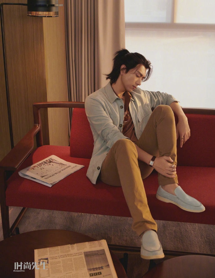 李现长发造型雅痞范儿十足写真