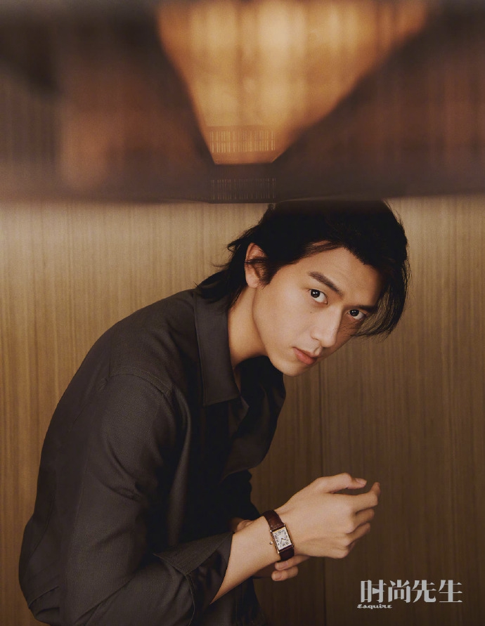 李现长发造型雅痞范儿十足写真