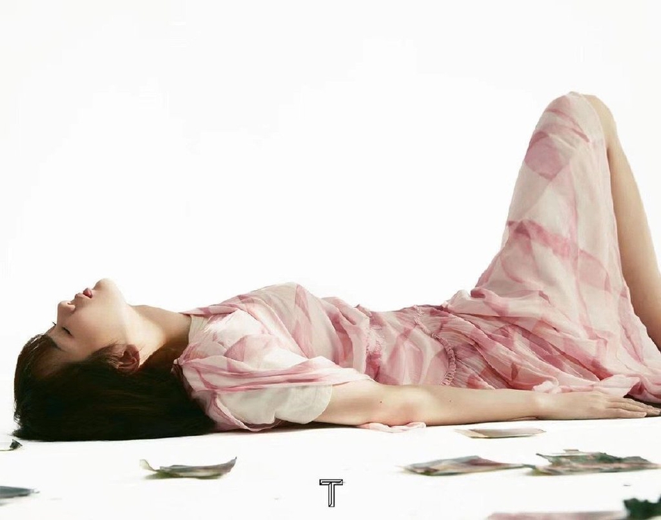 杨紫烟雾朦胧尽展温婉知性写真