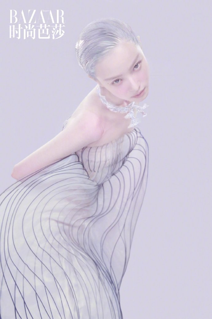 倪妮银发造型大胆前卫时尚写真