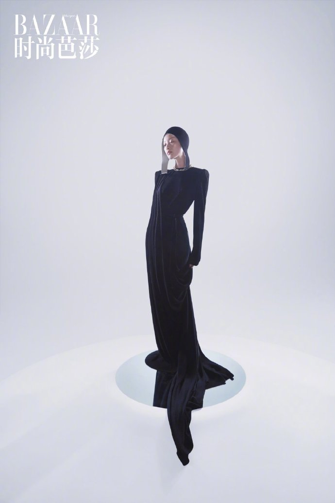 倪妮银发造型大胆前卫时尚写真