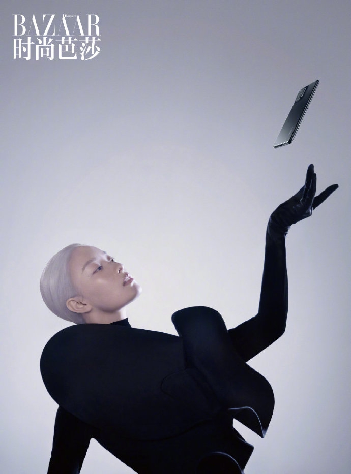 倪妮银发造型大胆前卫时尚写真