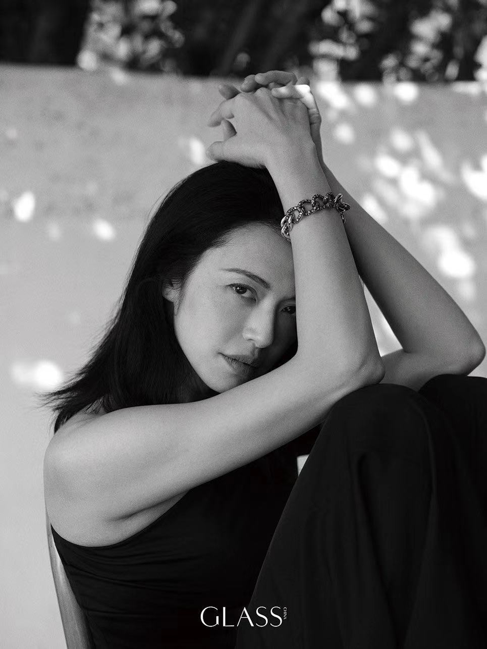 姚晨大玩下衣失踪长腿吸睛写真