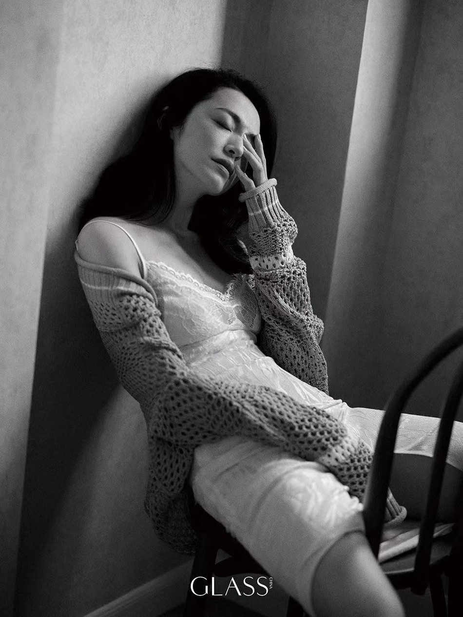 姚晨大玩下衣失踪长腿吸睛写真