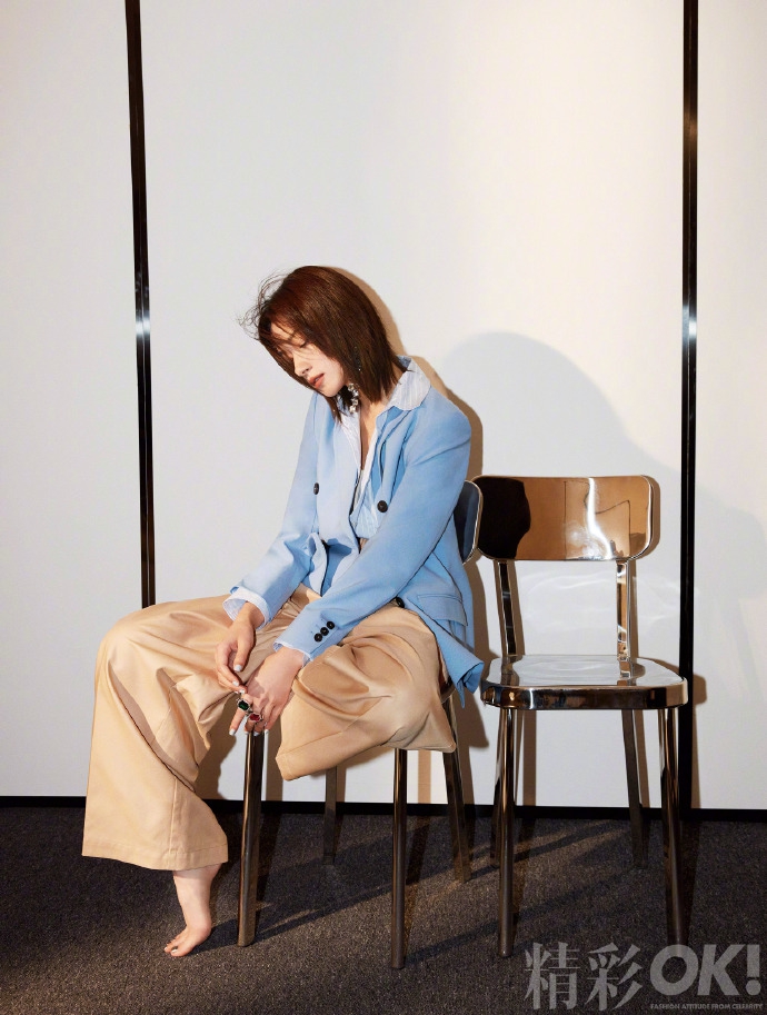 万茜气质冷傲眼神笃定杂志写真