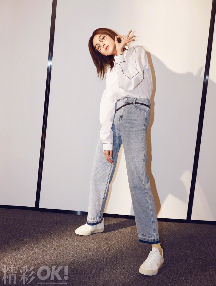 万茜气质冷傲眼神笃定杂志写真