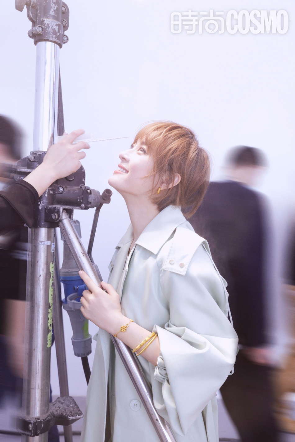 孙俪酷飒出镜展现满满活力写真