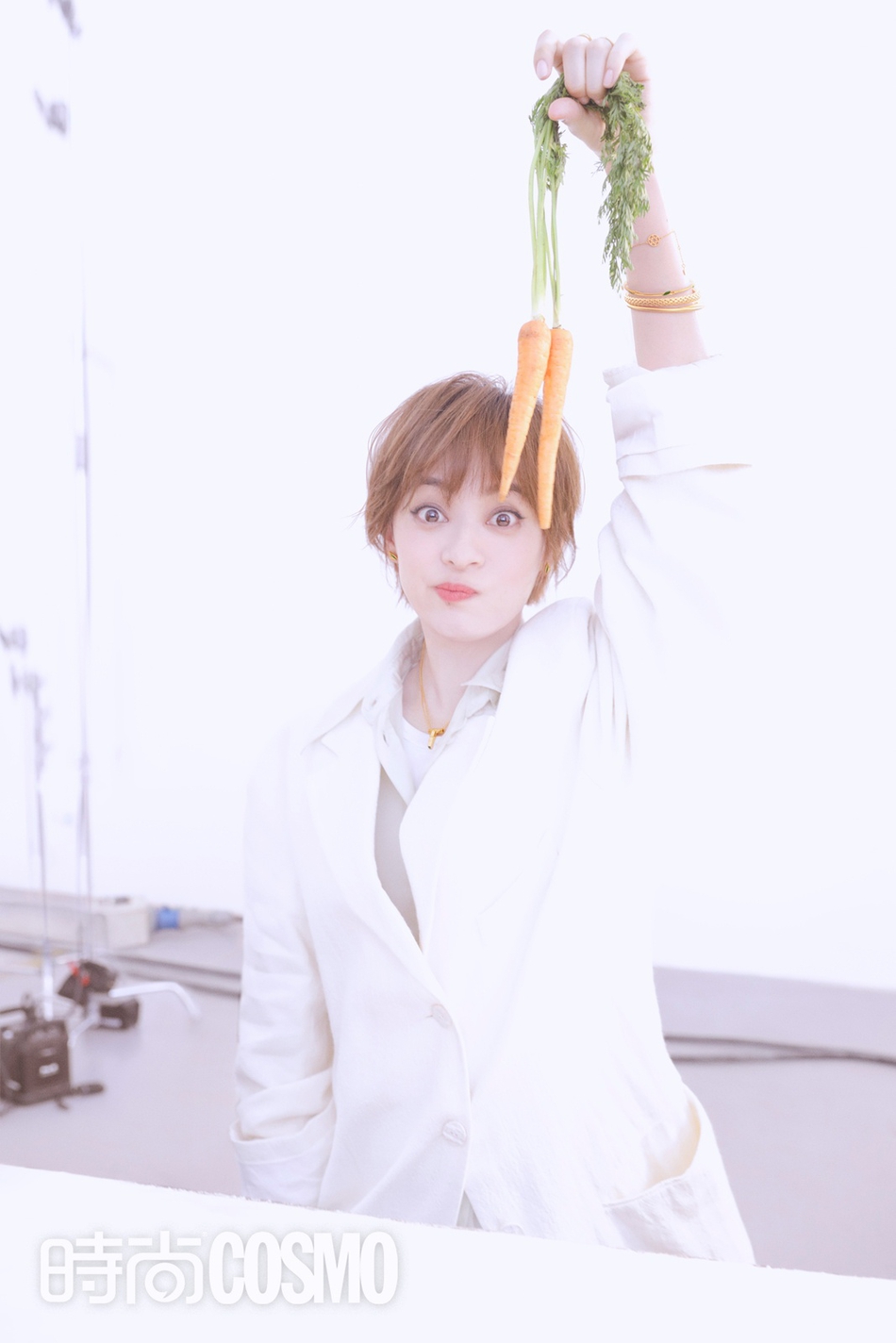 孙俪酷飒出镜展现满满活力写真