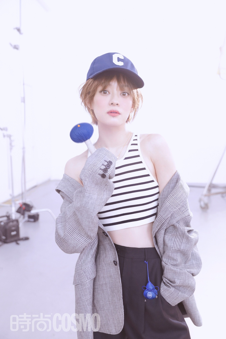 孙俪酷飒出镜展现满满活力写真