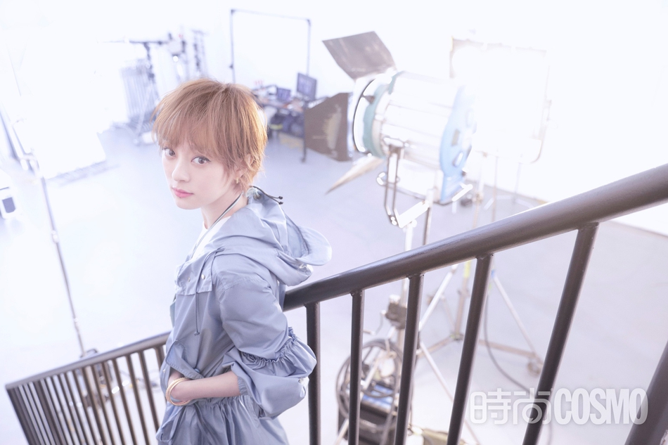 孙俪酷飒出镜展现满满活力写真