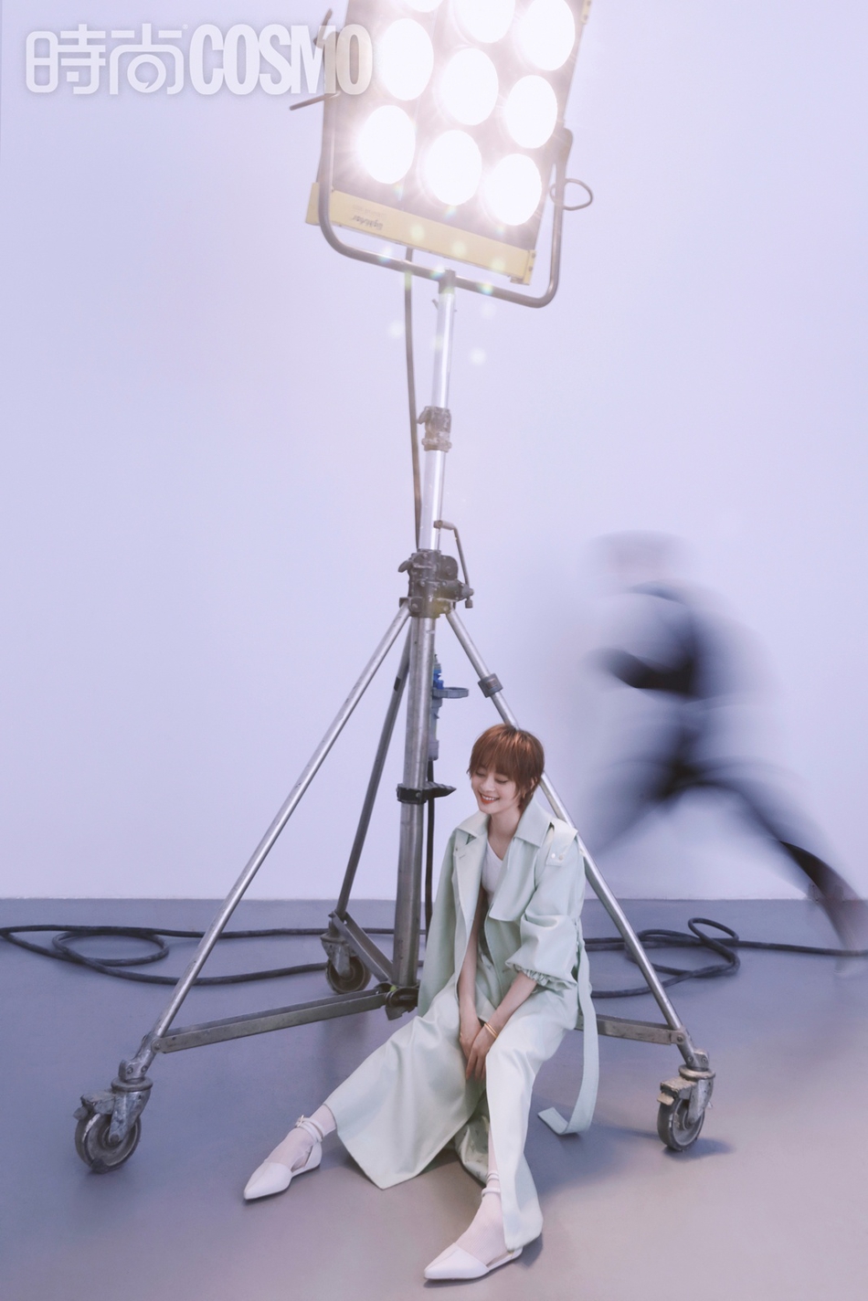 孙俪酷飒出镜展现满满活力写真