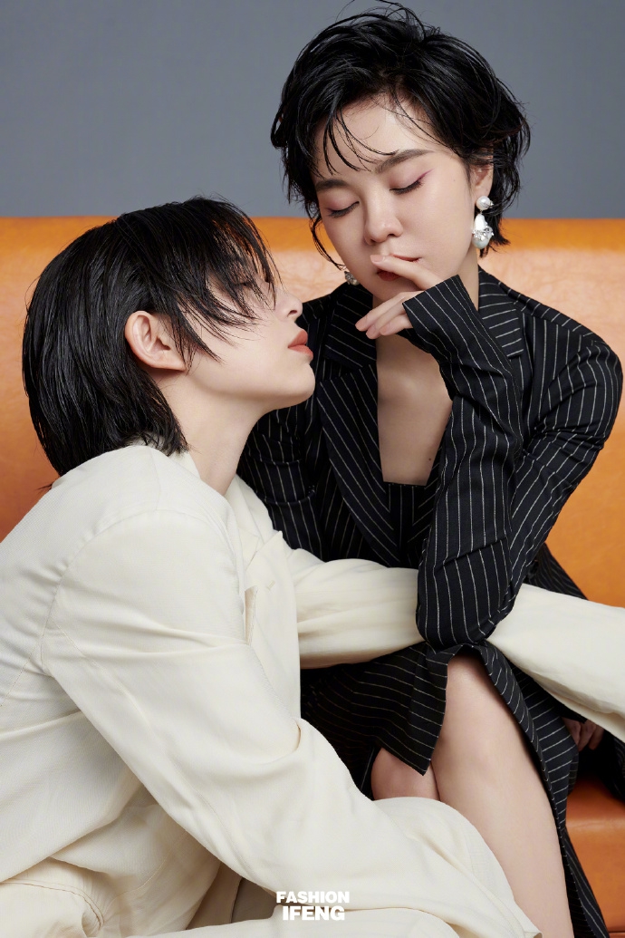 李斯丹妮郁可唯黑衣人杂志写真