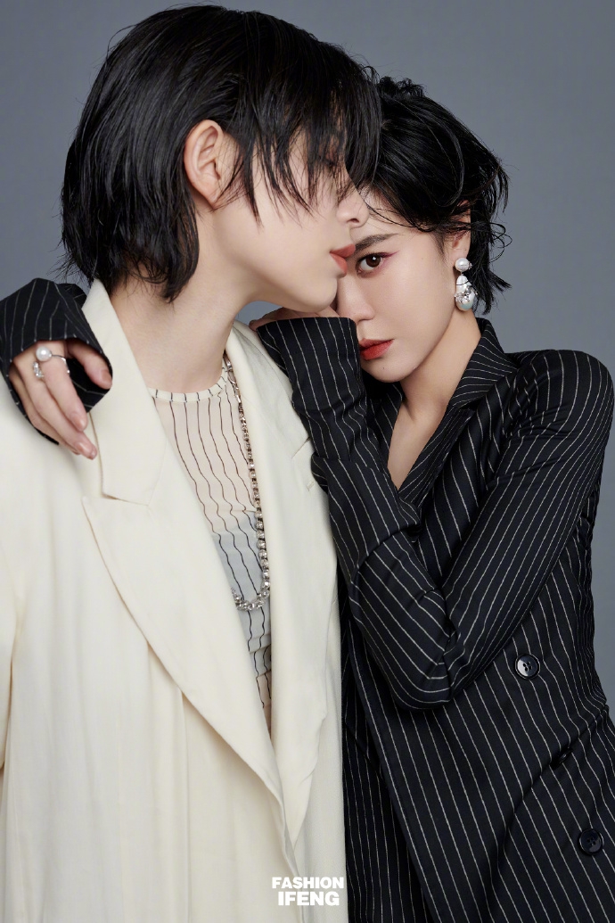 李斯丹妮郁可唯黑衣人杂志写真