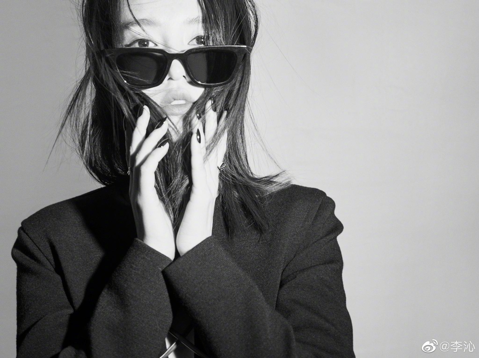 李沁凌乱发梢率性自然时尚写真