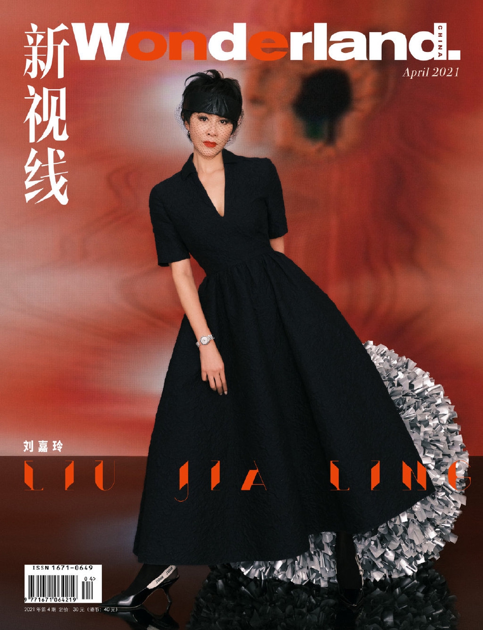 刘嘉玲气场全开演绎红黑经典写真