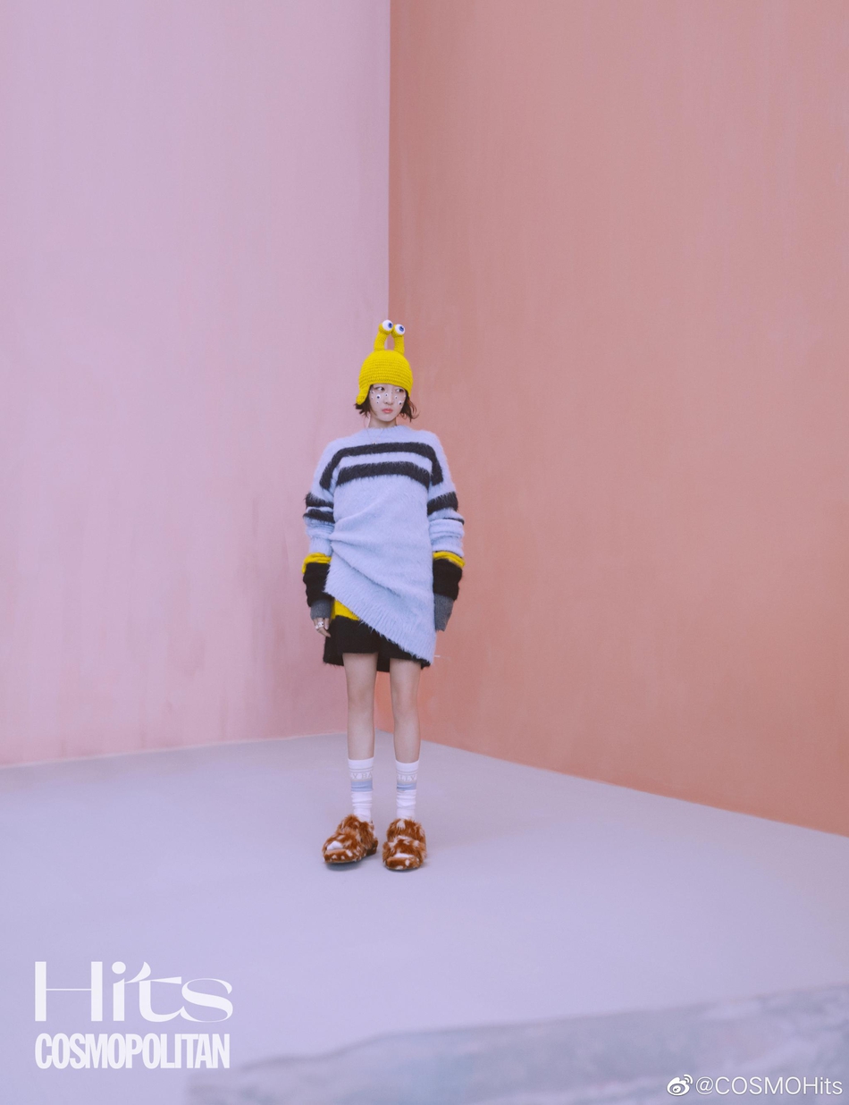 周冬雨鬼马可爱灵气十足杂志写真