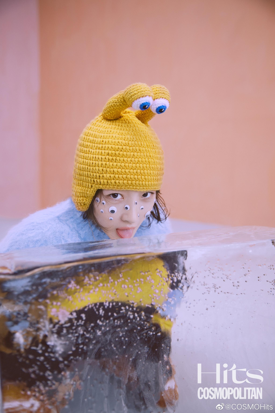 周冬雨鬼马可爱灵气十足杂志写真