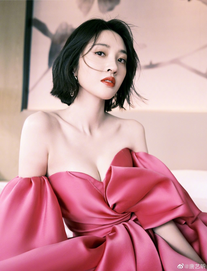 唐艺昕大秀身材性感撩人写真美照