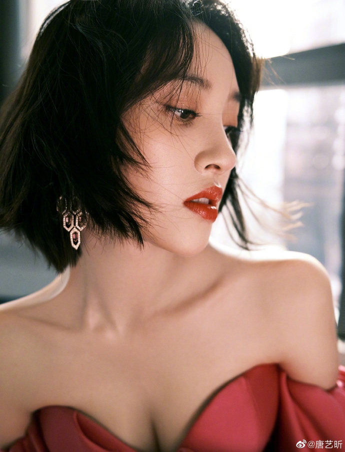 唐艺昕大秀身材性感撩人写真美照