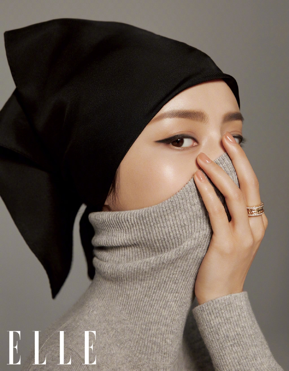 佟丽娅编发头巾造型优雅知性写真