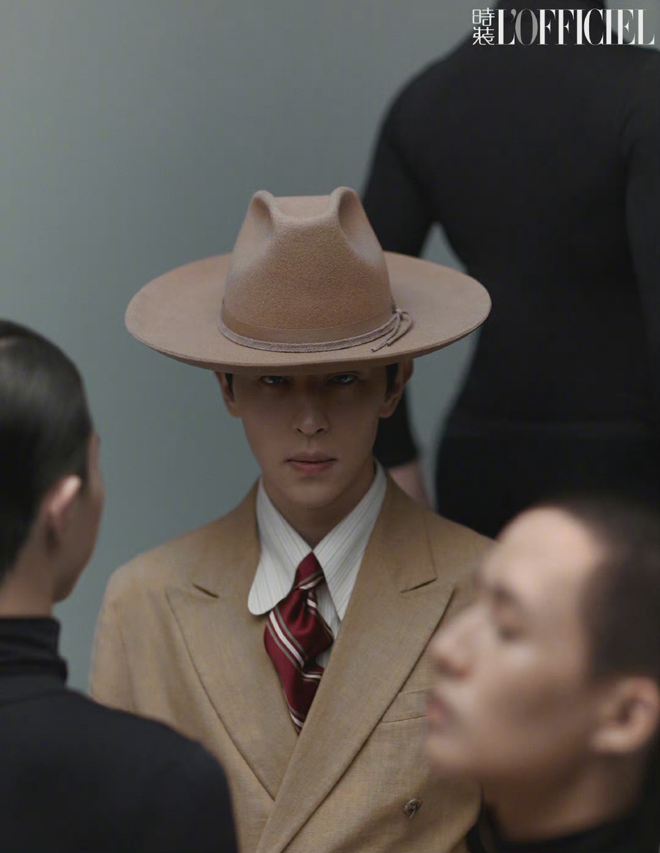 邓伦英伦风造型尽显贵族气质写真