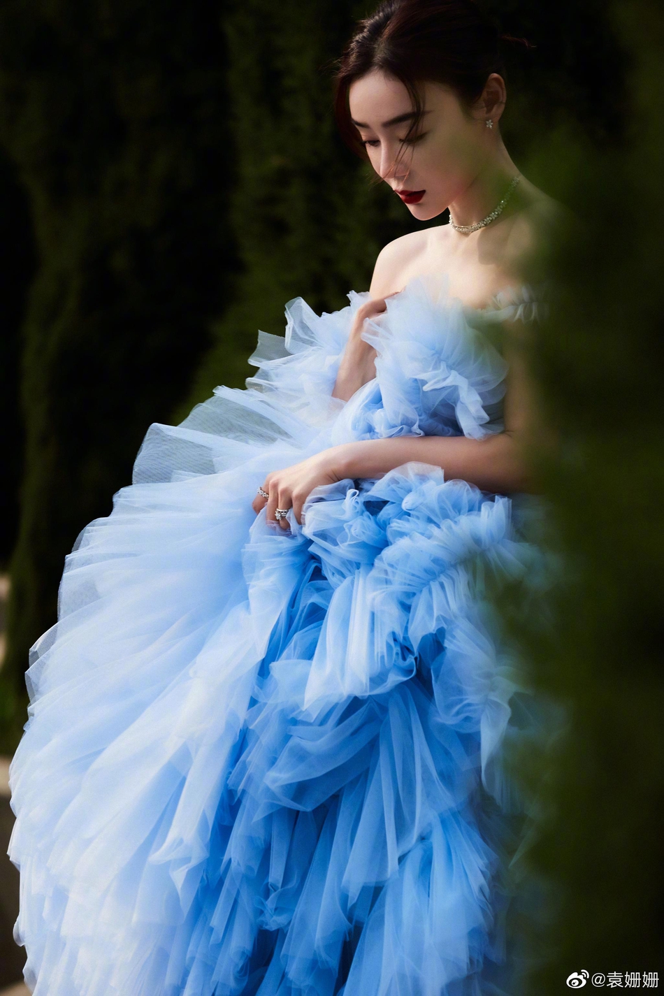 袁姗姗蓝色纱裙宛若冰雪公主写真
