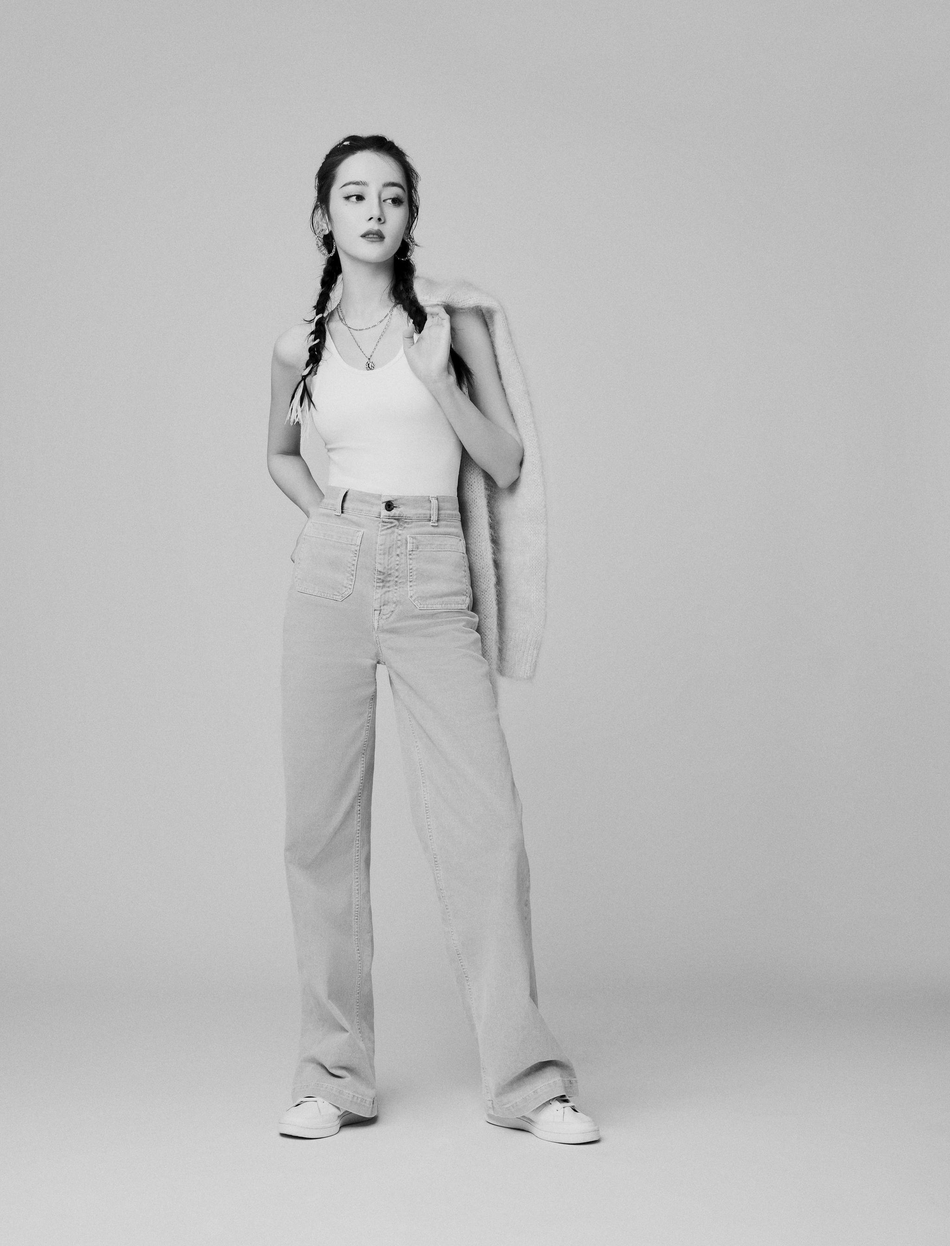 迪丽热巴黑白光影高级时尚写真