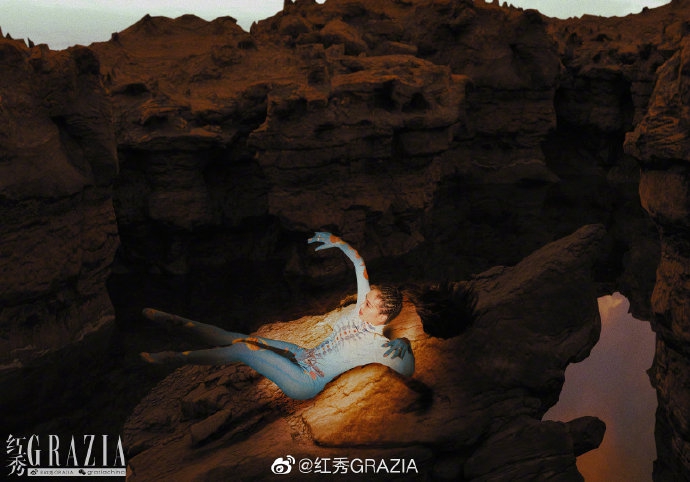 蔡依林魅惑眼妆野性十足杂志写真