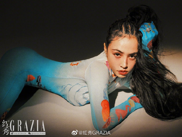 蔡依林魅惑眼妆野性十足杂志写真