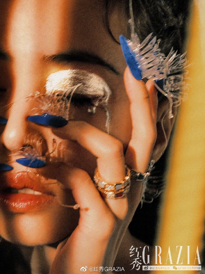 蔡依林魅惑眼妆野性十足杂志写真