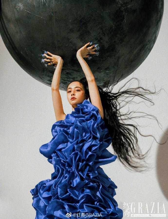 蔡依林魅惑眼妆野性十足杂志写真