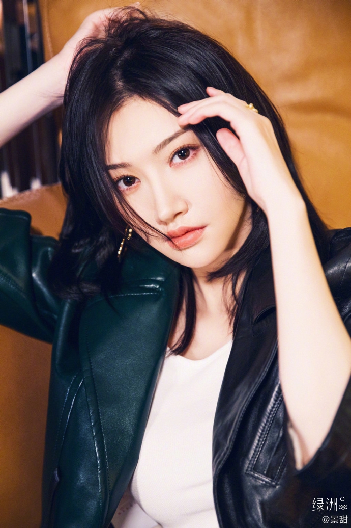 景甜时尚造型酷飒不失优雅写真