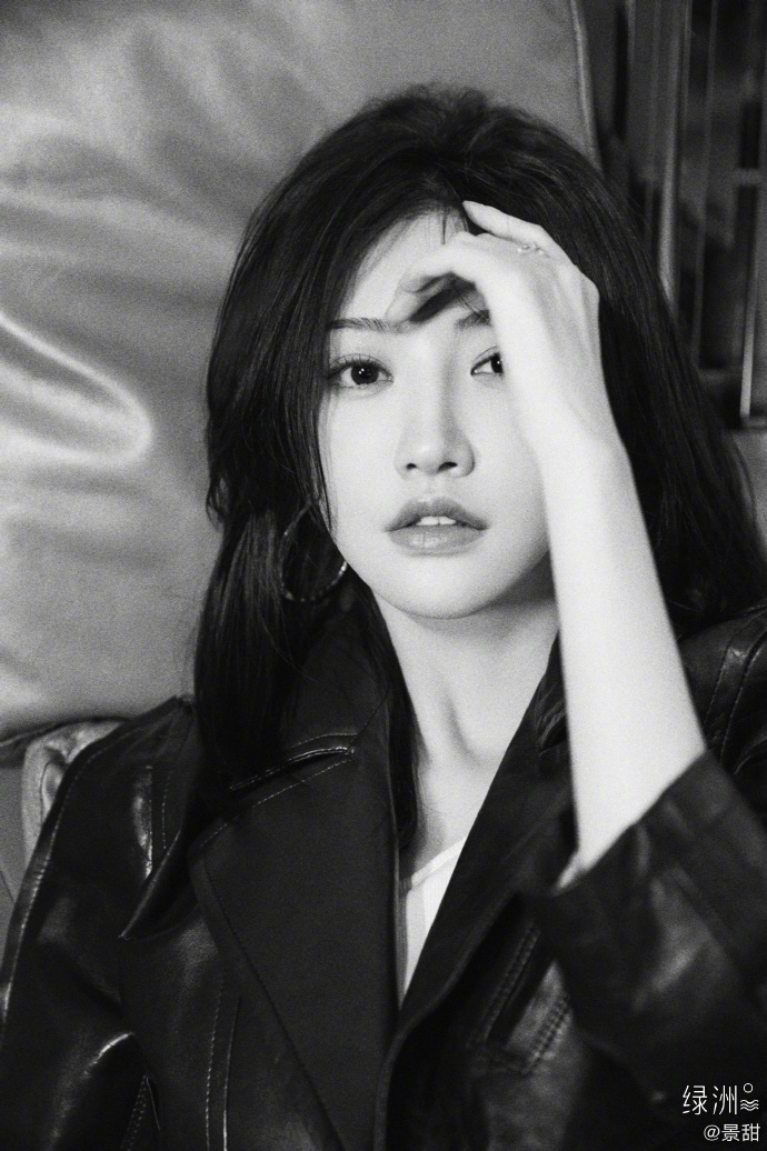 景甜时尚造型酷飒不失优雅写真