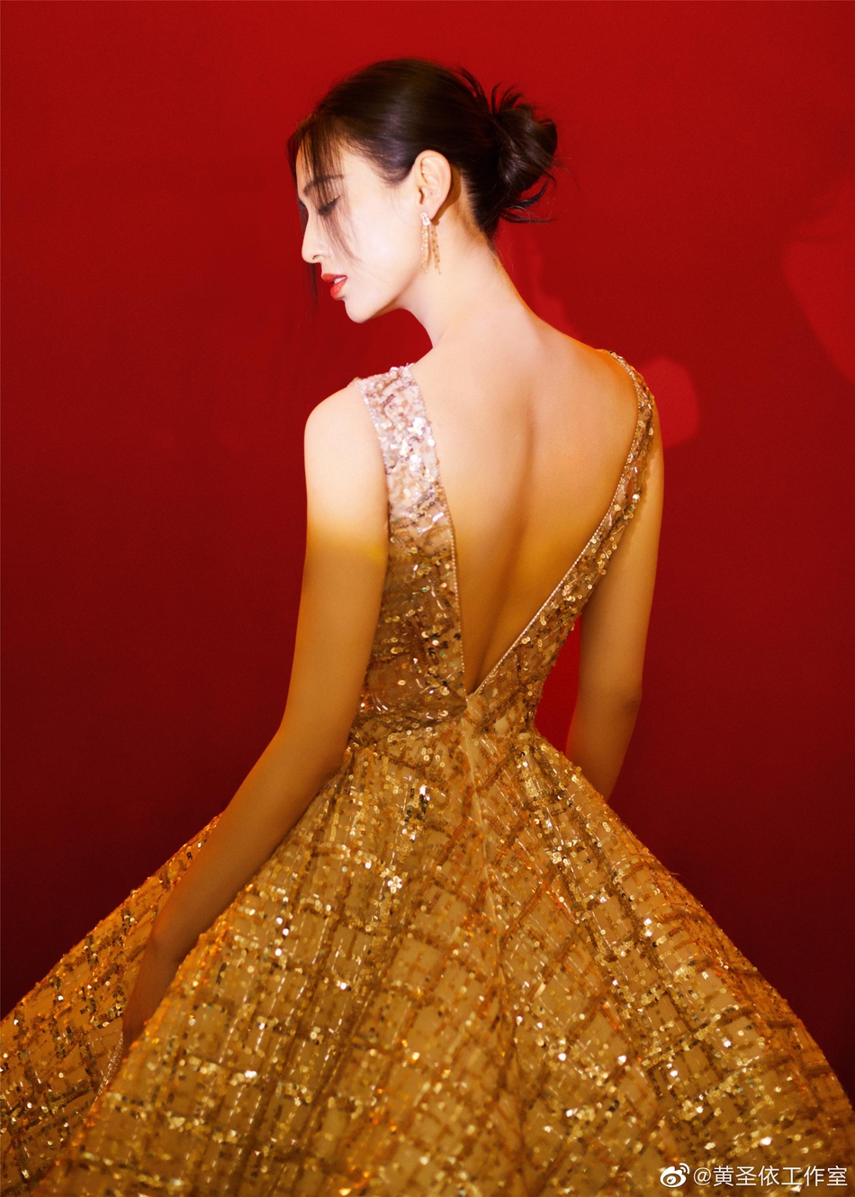 黄圣依星光礼裙尽显典雅之姿写真