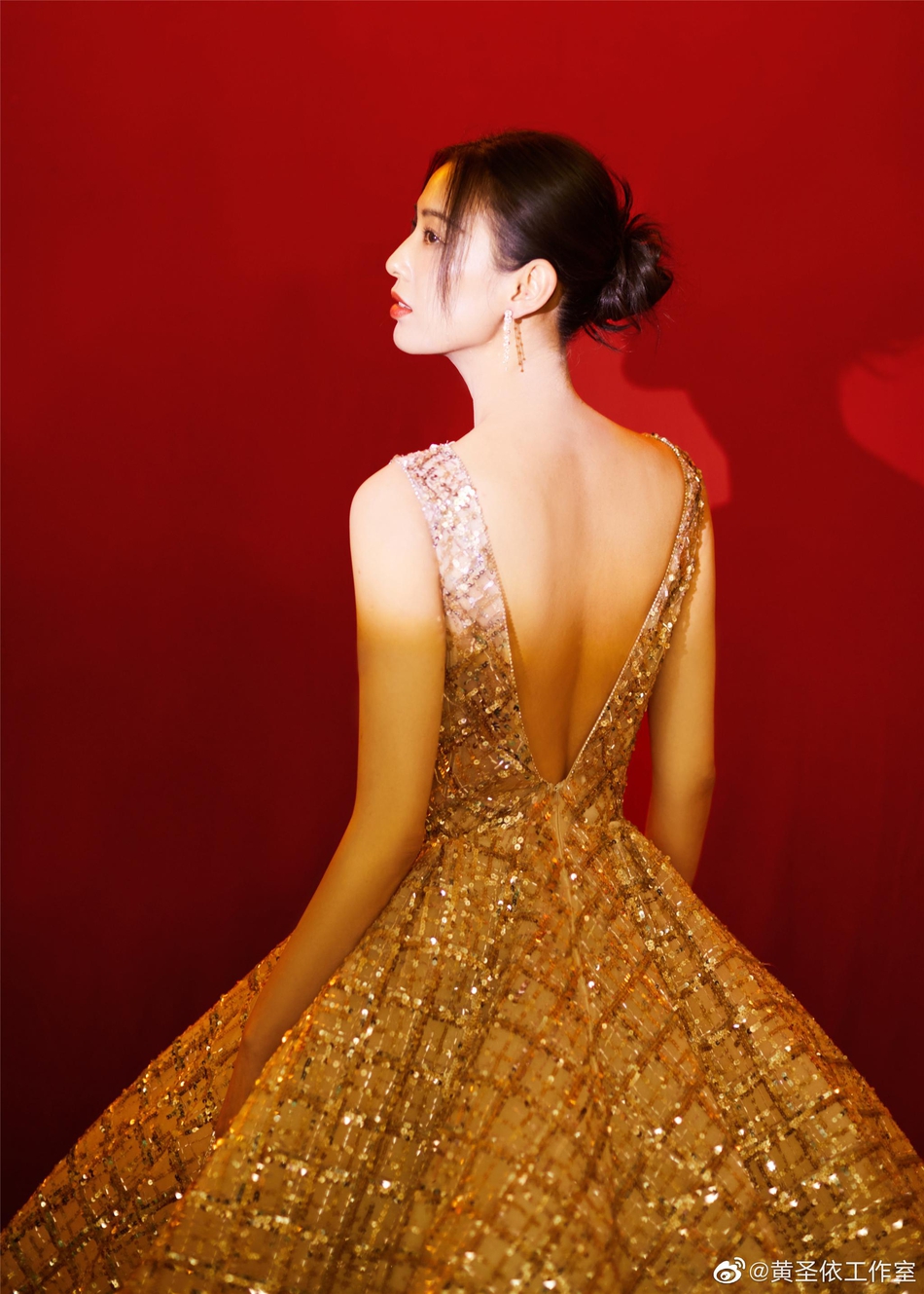 黄圣依星光礼裙尽显典雅之姿写真