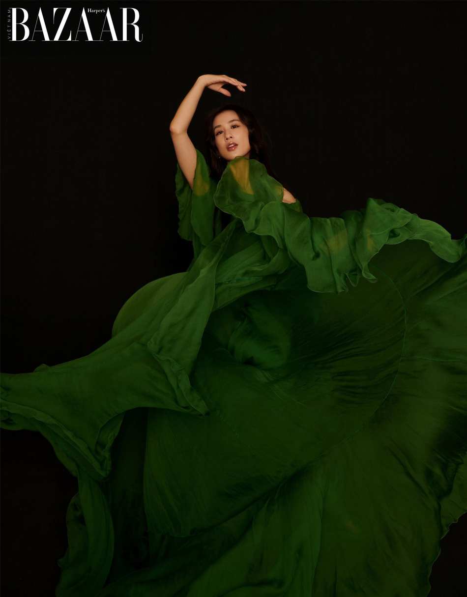 黄圣依化身中世纪宫廷女郎写真