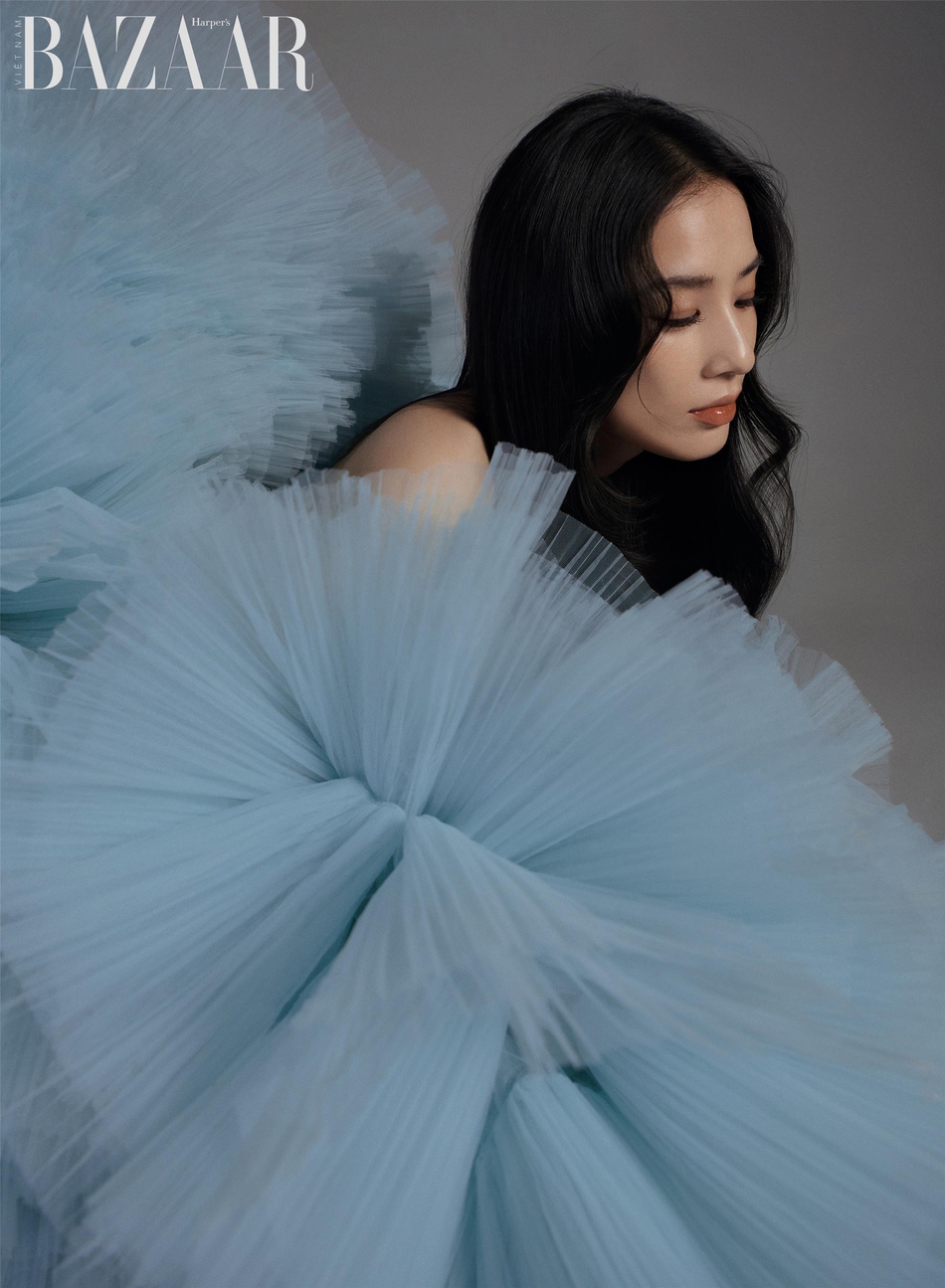 黄圣依化身中世纪宫廷女郎写真