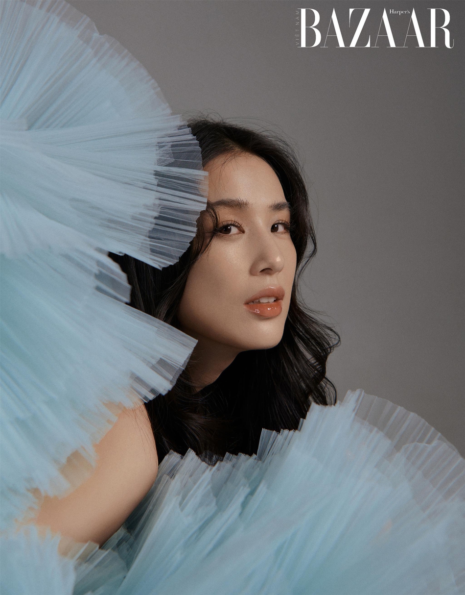 黄圣依化身中世纪宫廷女郎写真