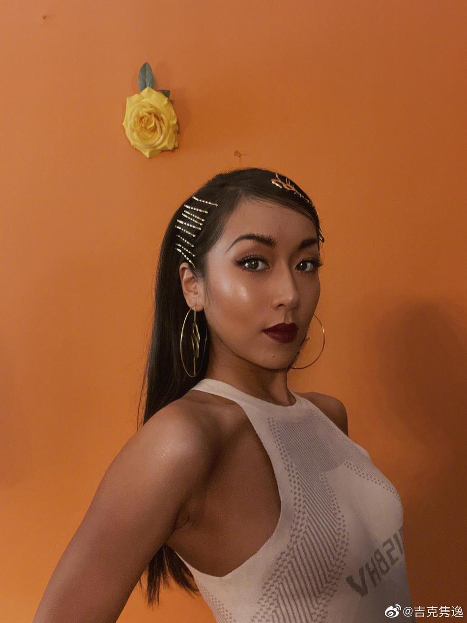 吉克隽逸浓妆艳抹风情万种写真