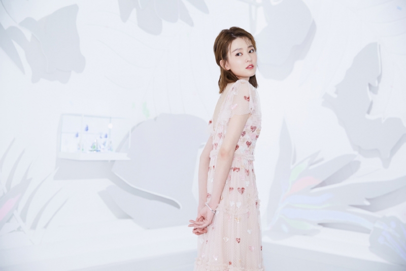 乔欣蕾丝纱裙清新灵动活动美照