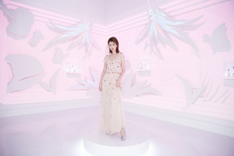 乔欣蕾丝纱裙清新灵动活动美照